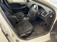 Volvo V40 лот № 5052 оценка 3.5  с аукциона в Японии 3