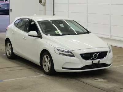 Volvo V40  с аукциона в Японии
