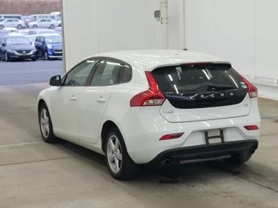 Volvo V40  с аукциона в Японии