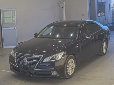 Toyota CROWN  с аукциона в Японии