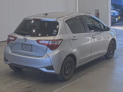 Toyota VITZ  с аукциона в Японии