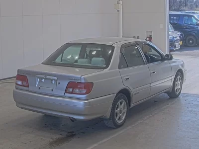 Toyota CARINA  с аукциона в Японии