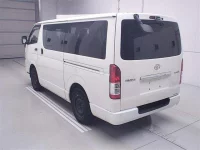 Toyota HIACE VAN лот № 10030 оценка R  с аукциона в Японии 1