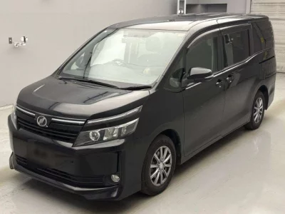 Toyota VOXY  с аукциона в Японии