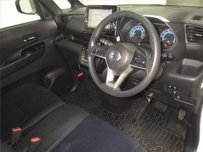 Nissan ROOX  с аукциона в Японии