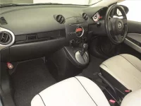 Mazda DEMIO лот № 70231 оценка 3.5  с аукциона в Японии 3