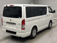 Toyota HIACE VAN лот № 62064 оценка R  с аукциона в Японии 1