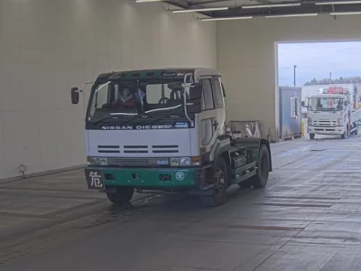 Nissan TRUCK