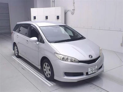 Toyota WISH  с аукциона в Японии