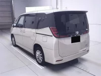 Toyota NOAH лот № 7096 оценка 3.5  с аукциона в Японии 1