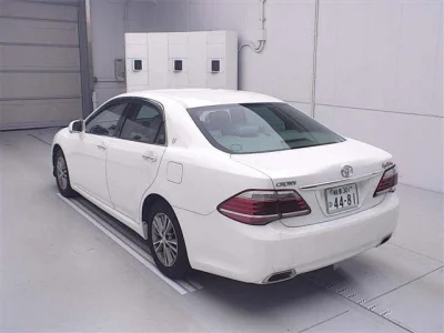 Toyota CROWN  с аукциона в Японии