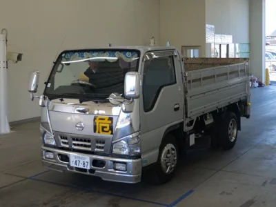 Nissan TRUCK