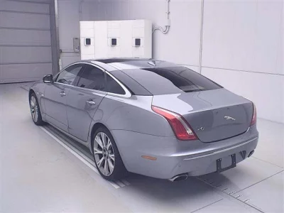 Jaguar XJ SERIES