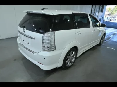 Toyota WISH  с аукциона в Японии