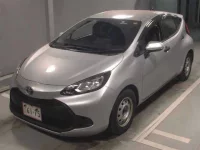 Toyota AQUA лот № 8200 оценка 3.5  с аукциона в Японии 3