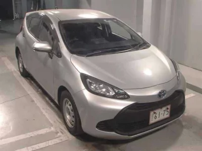 Toyota AQUA  с аукциона в Японии
