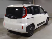 Toyota SIENTA лот № 9 оценка RA  с аукциона в Японии 1