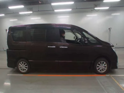 Nissan SERENA  с аукциона в Японии