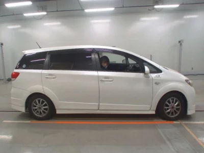 Toyota WISH  с аукциона в Японии