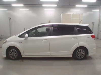 Toyota WISH  с аукциона в Японии