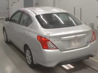 Nissan LATIO лот № 10098 оценка 4  с аукциона в Японии 5