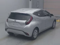 Toyota AQUA лот № 80 оценка R  с аукциона в Японии 1