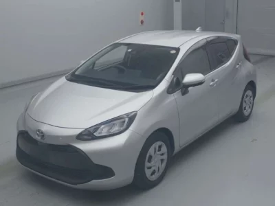 Toyota AQUA  с аукциона в Японии