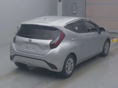 Toyota AQUA  с аукциона в Японии