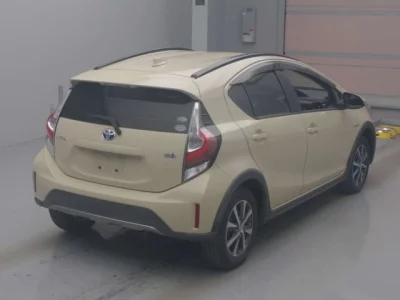 Toyota AQUA  с аукциона в Японии