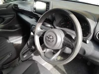 Toyota YARIS лот № 30050 оценка 4  с аукциона в Японии 6