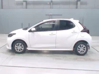 Toyota YARIS лот № 30050 оценка 4  с аукциона в Японии 3
