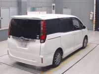 Toyota NOAH лот № 30076 оценка 4  с аукциона в Японии 1