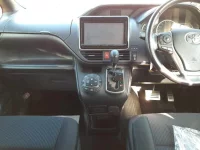 Toyota NOAH лот № 30076 оценка 4  с аукциона в Японии 8