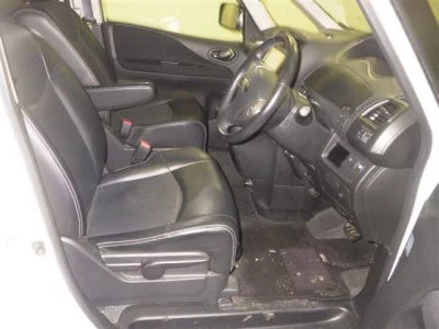 Nissan SERENA  с аукциона в Японии