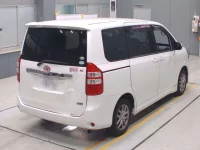 Toyota NOAH лот № 30080 оценка R  с аукциона в Японии 1
