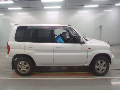 Mitsubishi PAJERO IO  с аукциона в Японии