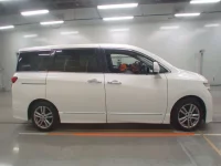 Nissan ELGRAND лот № 30016 оценка 3.5  с аукциона в Японии 2