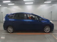 Toyota PRIUS ALPHA лот № 30017 оценка 3.5  с аукциона в Японии 2