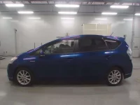 Toyota PRIUS ALPHA лот № 30017 оценка 3.5  с аукциона в Японии 3