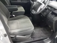 Toyota VOXY лот № 30033 оценка 3.5  с аукциона в Японии 7