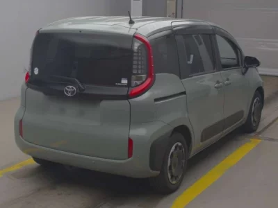 Toyota SIENTA  с аукциона в Японии