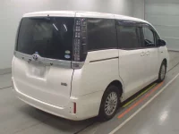 Toyota VOXY лот № 30044 оценка 4  с аукциона в Японии 1