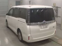 Toyota VOXY лот № 30044 оценка 4  с аукциона в Японии 5