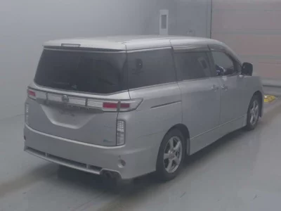 Nissan ELGRAND  с аукциона в Японии