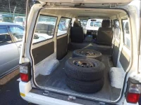 Mazda BONGO VAN лот № 90033 оценка 3.5  с аукциона в Японии 8