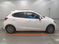 Mazda DEMIO лот № 90043 оценка 4  с аукциона в Японии 2