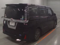 Toyota VOXY лот № 30066 оценка 3.5  с аукциона в Японии 1