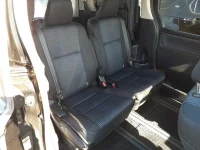 Toyota VOXY лот № 30072 оценка 3.5  с аукциона в Японии 9