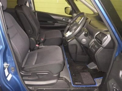 Nissan SERENA  с аукциона в Японии