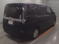 Toyota VOXY лот № 30074 оценка 3.5  с аукциона в Японии 1